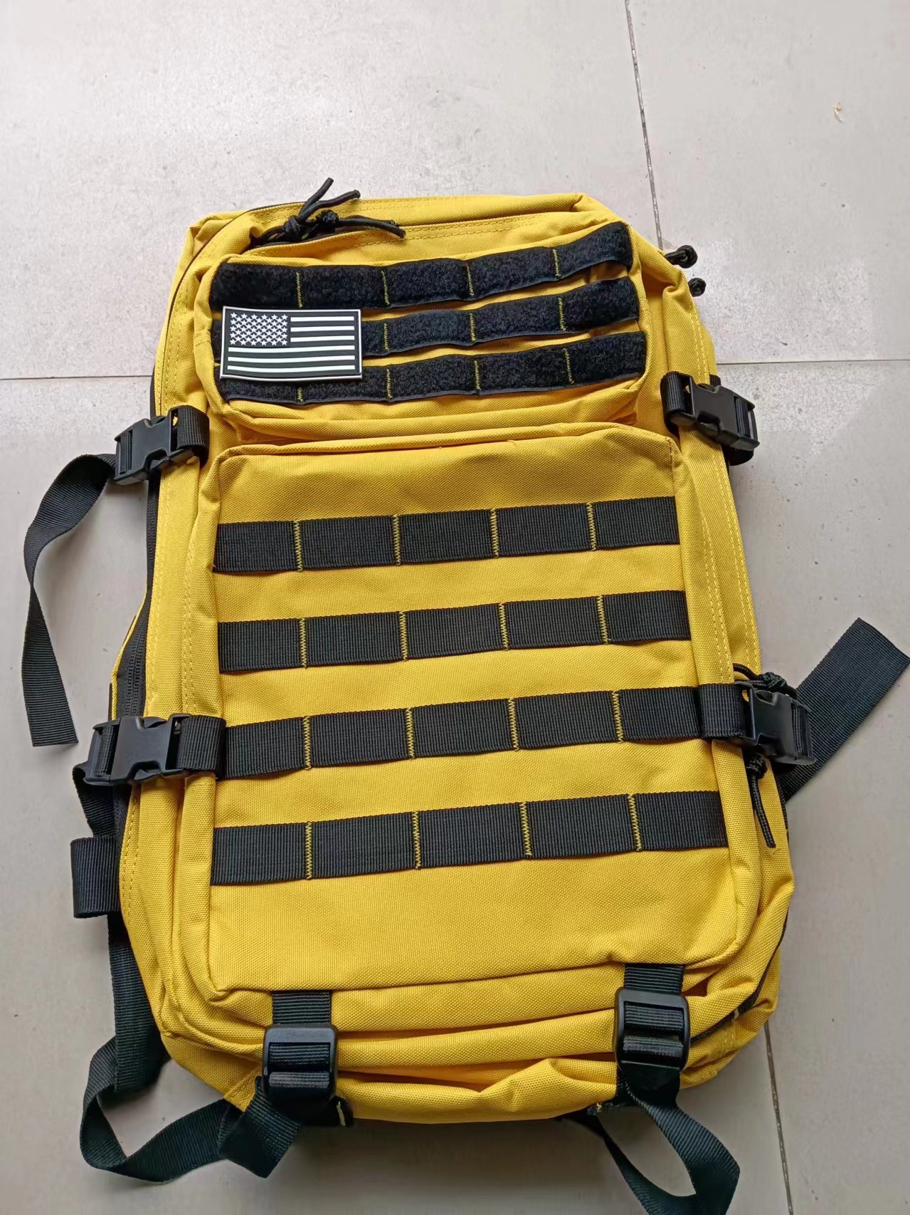 JAUNE