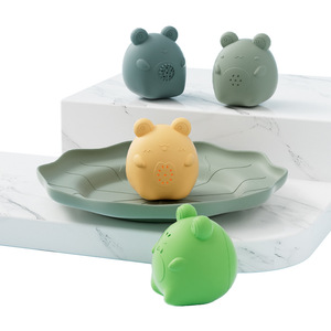 Jouet de bain en silicone en forme de grenouille pour bébé de 0 à 24 mois, avec fonction de pulvérisation d'eau, non toxique, design de dessin animé unisexe - Product Image 1