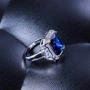 Anello di Fidanzamento di Lusso con Gemma Blu per Donne, Elegante Gioiello da Dito alla Moda - Product Image 4