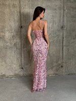 Robe de soirée de luxe pour femme avec bretelles spaghetti, dos nu, corsage perlé et appliques florales, idéale pour les invitées de mariage