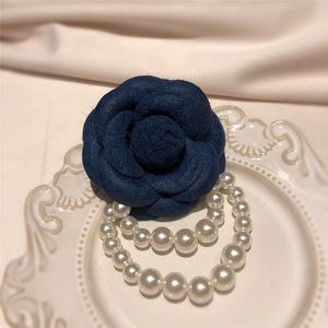 Alta Qualidade Handmade Tecido Camélia Flor Broches com Pérola Broche Pin Badge Casamento e Roupas de Festa Jóias para Mulheres - Product Image 6