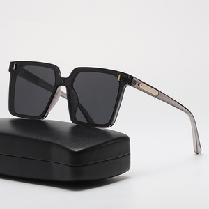 Wholesale Black Luxury Women Sunglasses with Large Frame Slimming Stylish Ultra <strong>Low</strong> UV400 Lenses Sunscreen Outdoor Sun <strong>Glasses</strong> - Product Image 6