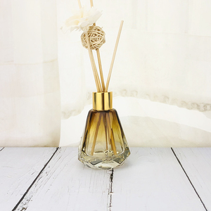 Luxury 50ml Aromatherapy Glass Diffuser Bottle with Elegant Polygon Plastic Lid Premium Glass Bottle - Product Image 4