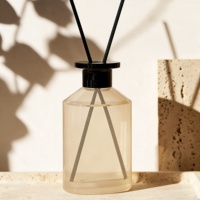 Diffuseur de parfum d'ambiance en verre de luxe avec bâtonnets, personnalisable avec logo, diffuseur d'huiles essentielles aromathérapeutiques coloré
