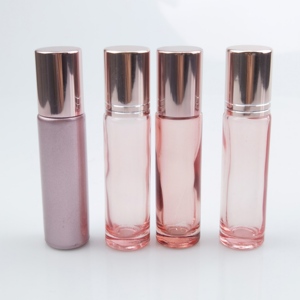 Vente en gros de flacons roll-on en verre métallisé rose de 5 ml et 10 ml avec bouchon rose doré pour huile aromatique et parfum - Product Image 5