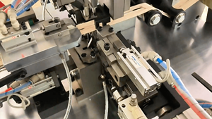 Zyn Automatische Intelligente Onzichtbare Rits <span class=keywords><strong>U</strong></span> <span class=keywords><strong>Type</strong></span> <span class=keywords><strong>Top</strong></span> Stop Machine Snelle Lange Servi-Life <span class=keywords><strong>Stopper</strong></span> Installatie-Instellingsmachine 220V - Product Image 4