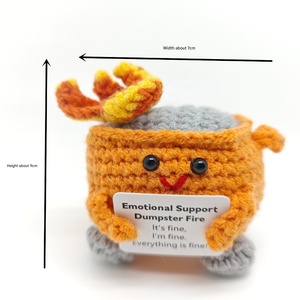 Muñeco de ganchillo hecho a mano con diseño de incendio en contenedor de basura, Muñeco de extintor de incendios navideño, Adornos de juguete tejidos con tarjeta de mensaje positivo, Decoración de escritorio para regalo - Product Image 4
