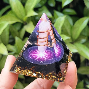 Pyramide en cristal blanc, pilier en résine époxy, artisanat Feng Shui, ornement de bureau pour salon, cadeau d'anniversaire - Product Image 3