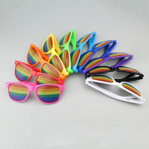 2024 unisexe lunettes de soleil arc-en-ciel sténopé conception blanc plastique vert jaune Logo fête couleur violet bleu rose PC rouge promotionnel - Product Image 6