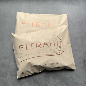 Sobres de Poliéster Color Durazno Personalizados con Impresión en Oro Rosa - Bolsas de Envío con Marca para Cosméticos y Marcas de Boutique - Product Image 4