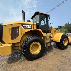 Chargeuse sur pneus Caterpillar jaune d'occasion, équipement de construction, vue avant - Product Image 2