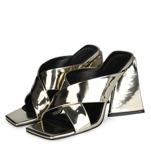 Sandalias de Tacón Grueso para Mujer, Color Nude, Punta Abierta Cuadrada, con Brillantes, Diseño Cruzado, Primavera-Verano 2021 - Product Image 3