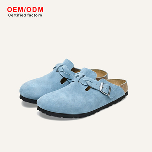 Mules sabots de luxe pour femme en daim de vache, semelle en bois, talon carré, nubuck doux, style scandinave nordique, luxe discret, fabriquées à la main par un créateur - Product Image 1
