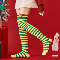 Chaussettes hautes de Noël pour femmes, chaussettes en peluche moelleuses au-dessus du genou, chaussettes longues fantaisie mignonnes pour les fêtes, chaussettes d'hiver pour la maison, cadeaux de Noël