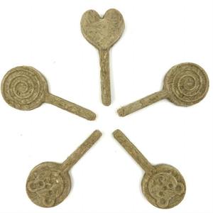 YEE Vente en gros Personnalisation Chats Viande d'os crue Gâteries à mâcher lyophilisées <span class=keywords><strong>Poulet</strong></span> Canard Chat Herbe Sucette Snacks pour chat et chien - Product Image 1