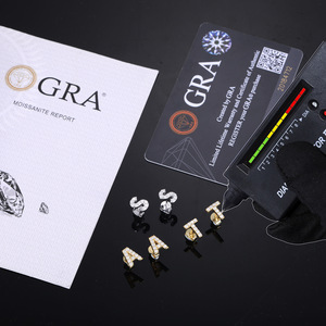 Pendientes Minimalistas <span class=keywords><strong>de</strong></span> Plata 925 con Moissanita y Baño <span class=keywords><strong>de</strong></span> Oro, con 26 Iniciales, <span class=keywords><strong>para</strong></span> Mujer y Hombre, Regalo con Engaste Certificado - Product Image 3