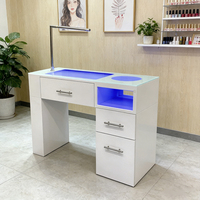 Table et chaises de manucure LED modernes et luxueuses pour techniciens de salon de beauté