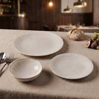 Ensemble d'assiettes à dîner et de bols à céréales en porcelaine céramique brillante, blanc crème, à bordure ronde à bandes, pour la restauration commerciale, empilables et peu encombrantes
