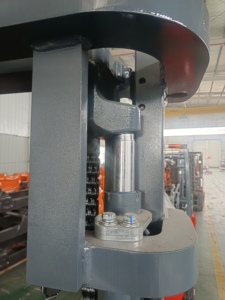 Truk Forklift Diesel 3T 10T Tugas Berat Daya Tinggi Sistem Hidrolik Canggih Pilihan Tiang Angkat untuk Gudang dan Lokasi Konstruksi - Product Image 5