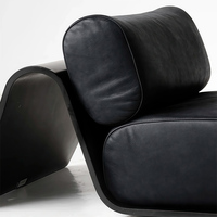 Moderner Luxus-Akzentstuhl aus schwarzem Leder mit weicher Polsterung und Metallbeinen, Relaxsessel für Wohnzimmer, Büro, Schlafzimmer & Hotelgebrauch