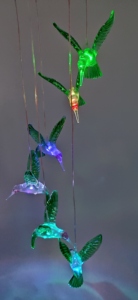 Impermeable Multicolor Lámpara colgante de viento con energía solar forma de colibrí LED para jardín al aire libre - Product Image 4
