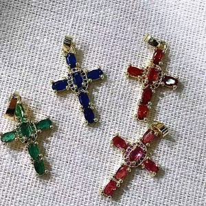 Pendentif en forme de croix en <span class=keywords><strong>pierre</strong></span> colorée plaqué or avec détails en perles de cœur pour les commandes en gros de bijoux de mode - Product Image 5