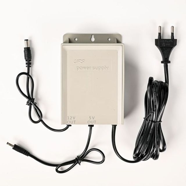 NIUNIU QX-2112A OEM ODM Mini UPS Power Adapter 8000mah 28Wh Lithium Ion Backup Battery 12V9V Three Phase 1 Year Warranty
