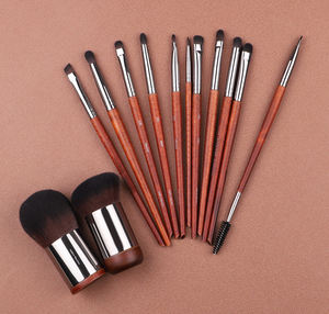 Venta al por mayor de fábrica de brochas de maquillaje de alta gama con mango de madera personalizado y funda de aluminio, de alta calidad y libres de crueldad animal. - Product Image 2