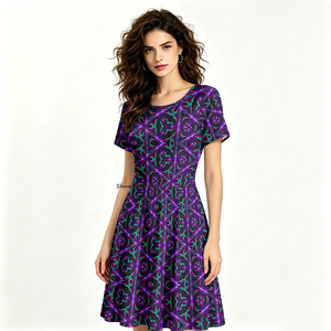 Robe géométrique néon pour <span class=keywords><strong>femme</strong></span>, imprimé kaléidoscope psychédélique violet et vert, jupe trapèze avec deux poches latérales - Product Image 1