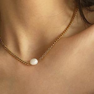 Collar de Cadena Cubana de Acero Inoxidable Personalizado con Dije de Perla, Chapado en Oro de 18K, Joyería Elegante de Moda Francesa para Mujer - Product Image 1