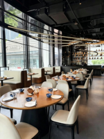 Meubles de luxe pour café-restaurant, table en marbre et bois, chaises en tissu doux, table et chaises décontractées pour restaurant, ensemble de banquettes pour restaurant