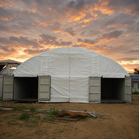 Tente de conteneur d'expédition entièrement fermée avec porte à rideau en tissu PVC, imperméable, résistante aux UV, toit en arche pour stockage extérieur