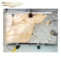 Marbre naturel aux tons doux et aux veines délicates. Surface polie et lisse, idéale pour la décoration murale et de table de luxe, personnalisable