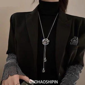 Rose Patterned Zinc Alloy Sweater Chain Long Necklace For Women Fashion Pendant - Product Image 2