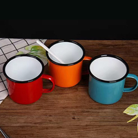 Vente en gros d'usine Tasse à café portable de voyage et de camping 350 ml Logo personnalisé Émail coloré Passe au lave-vaisselle et au micro-ondes Promotionnel