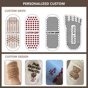 Chaussettes de Pilates antidérapantes pour femmes, avec nœud en forme de cœur, à volants, en tricot, avec grip, motif cerises, logo personnalisé, bas à revers - Product Image 5