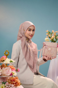 Foulard carré de luxe Sincere Jasmine Alaska Voal avec boîte rigide pour usage quotidien modeste des musulmanes - Product Image 5