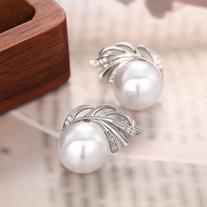 Orecchini con perle finte a forma di foglia di banana per donna, gioielli per le orecchie alla moda, chic e di lusso - Product Image 4