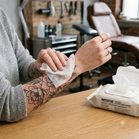 Lingettes jetables individuelles pour soins après tatouage à l'hamamélis, apaisantes et nettoyantes pour la peau