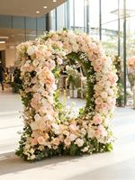 Lettres et chiffres en fleurs artificielles géantes décoratives utilisées pour la décoration de mariage et de fête