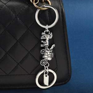 Nuevo Llavero Colgante para Bolso 2026 Creativo <span class=keywords><strong>Maratha</strong></span> con Diseño de Carruaje Texturizado, Material Metálico de Alta Calidad y Cadena - Product Image 4