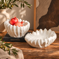 Collection de bols à fruits en céramique crème avec un design sculptural en forme de pétales, bols décoratifs pour la décoration moderne de la maison