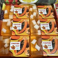 Vente en gros de marque privée de savon nourrissant original pour le bain pour éclaircir la peau avec fleurs et fruits