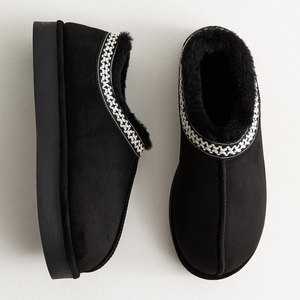 Chaussons d'intérieur pour femmes avec dessus en daim synthétique, bande tissée à points croisés, doublure en fausse fourrure, plateforme, bottes à enfiler - Product Image 6