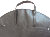 Housse de vêtement publicitaire portable noire en PP non tissé avec fermeture éclair, personnalisable avec logo imprimé