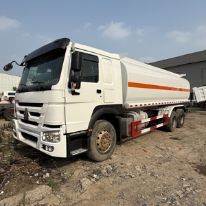 Camión Cisterna de Combustible Usado Howo Sinotruk 6x4 8x4 371hp 375hp de Acero al Carbono 20m3, Vehículo de <span class=keywords><strong>Transporte</strong></span> Logístico Personalizable - Product Image 2