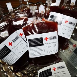 ถุงเลือดสำหรับดื่ม ถุงน้ำเกลือ ถ้วยปาร์ตี้ฮาโลวีน ภาชนะใส่เครื่องดื่ม ของใช้สำหรับแพทย์ พยาบาล งานรับปริญญา ปาร์ตี้ซอมบี้ ปาร์ตี้แวมไพร์ - Product Image 2