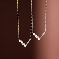 Collier de perles de coquillage blanc personnalisé collier pendentif en V en argent sterling