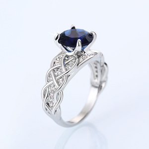 Anello con gemma blu avvolta in filo per donna, elegante gioiello da dito alla moda - Product Image 6