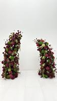 Arche de fleurs artificielles bordeaux et vertes, ensemble de piliers floraux incurvés en demi-lune pour la décoration de mariage en extérieur